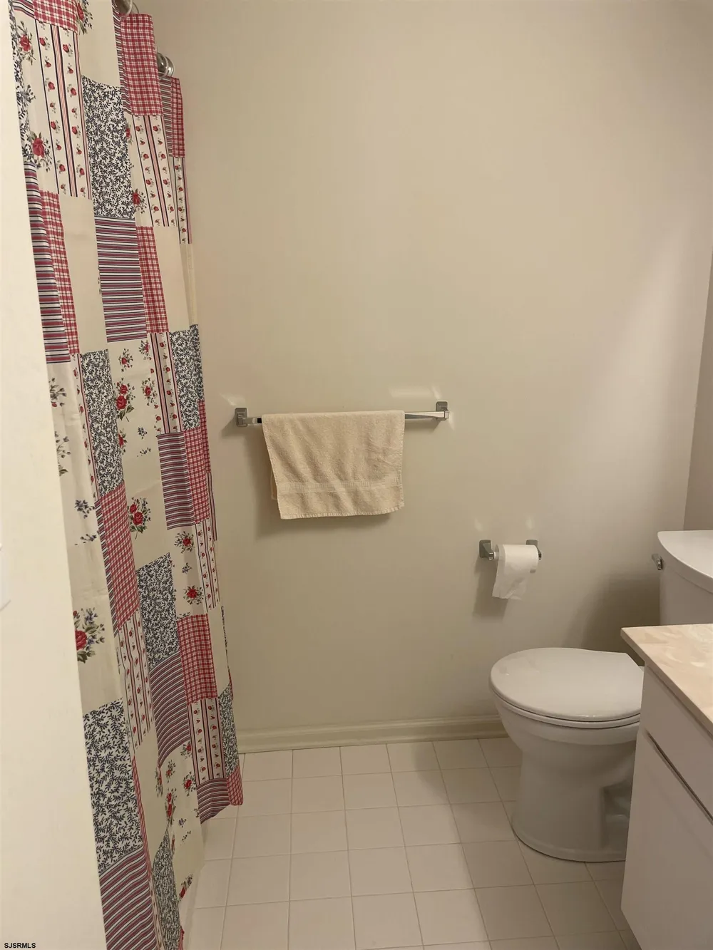 77 Meadow Cir Mays Landing, NJ 08330