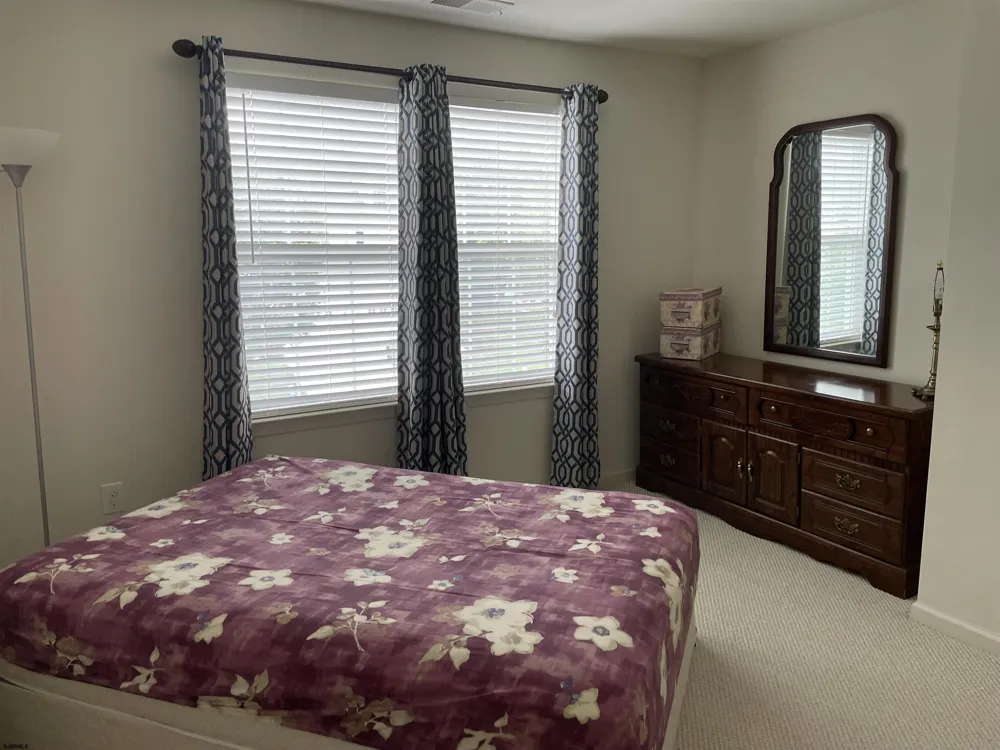 77 Meadow Cir Mays Landing, NJ 08330