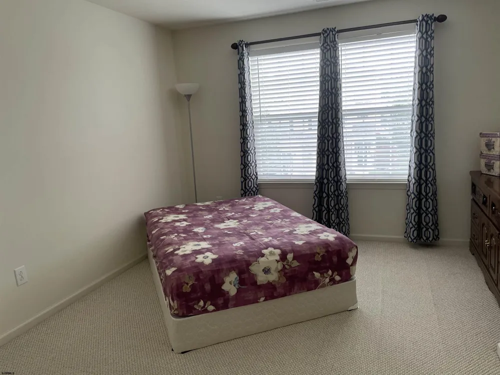 77 Meadow Cir Mays Landing, NJ 08330