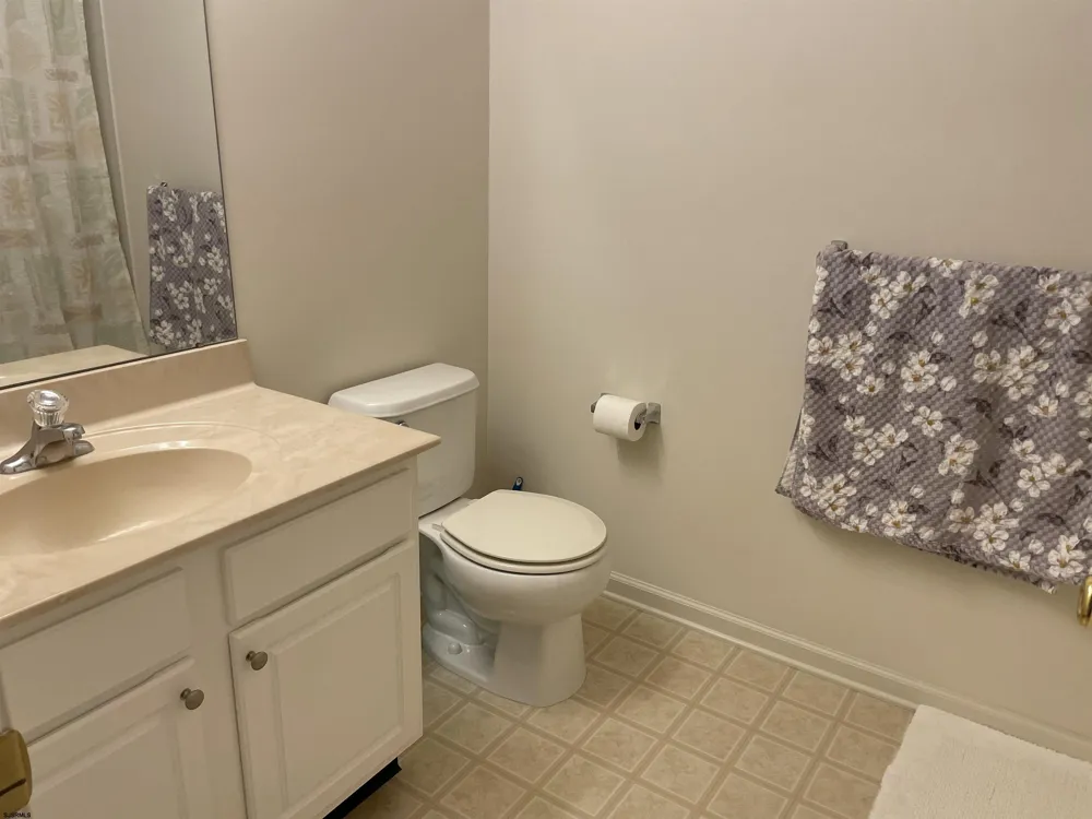 77 Meadow Cir Mays Landing, NJ 08330