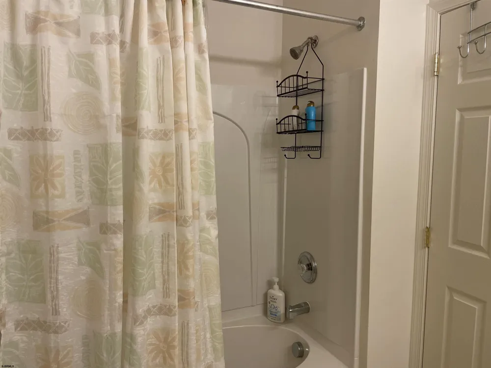 77 Meadow Cir Mays Landing, NJ 08330