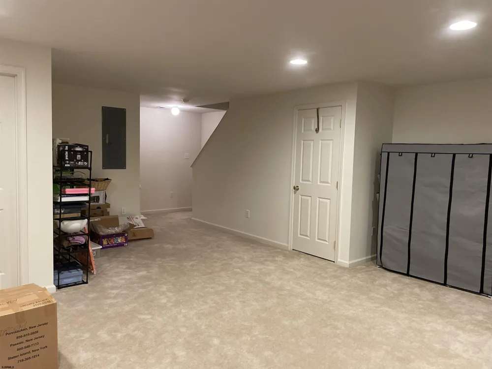 77 Meadow Cir Mays Landing, NJ 08330