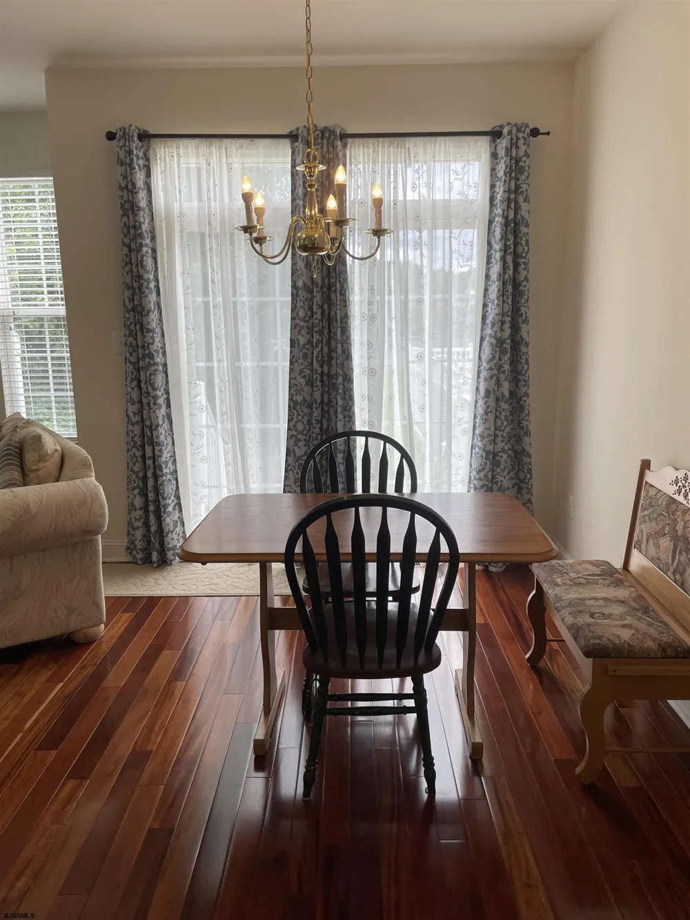 77 Meadow Cir Mays Landing, NJ 08330