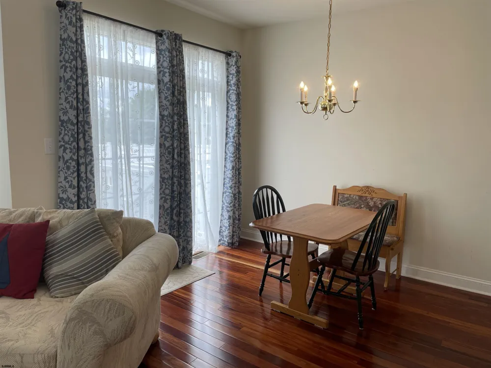 77 Meadow Cir Mays Landing, NJ 08330