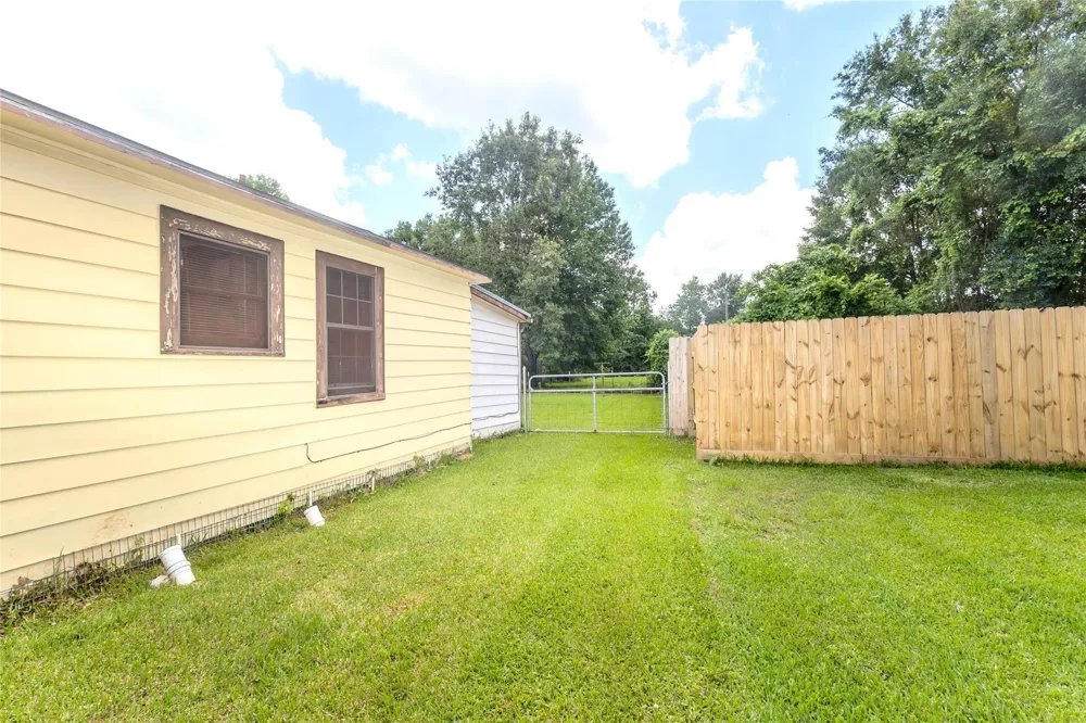 165 County Road 2359 Liberty, TX 77575