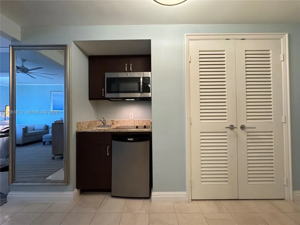 455 Grand Bay Dr #717 Key Biscayne, FL 33149