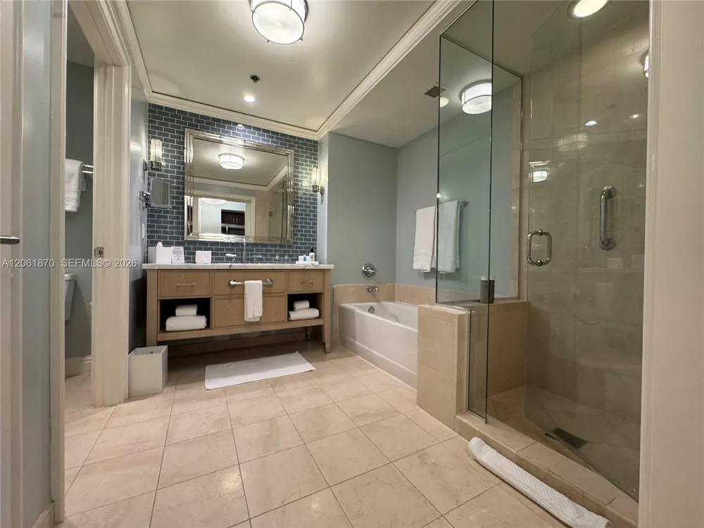 455 Grand Bay Dr #717 Key Biscayne, FL 33149