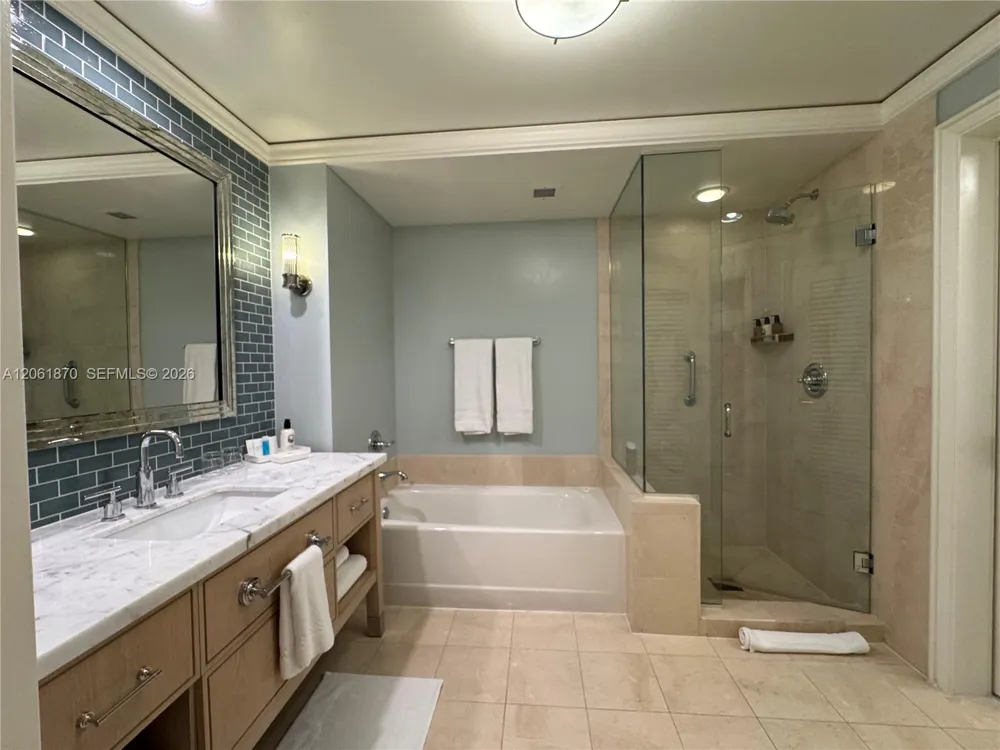 455 Grand Bay Dr #717 Key Biscayne, FL 33149