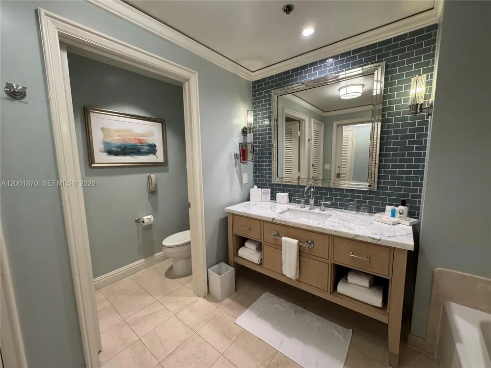 455 Grand Bay Dr #717 Key Biscayne, FL 33149
