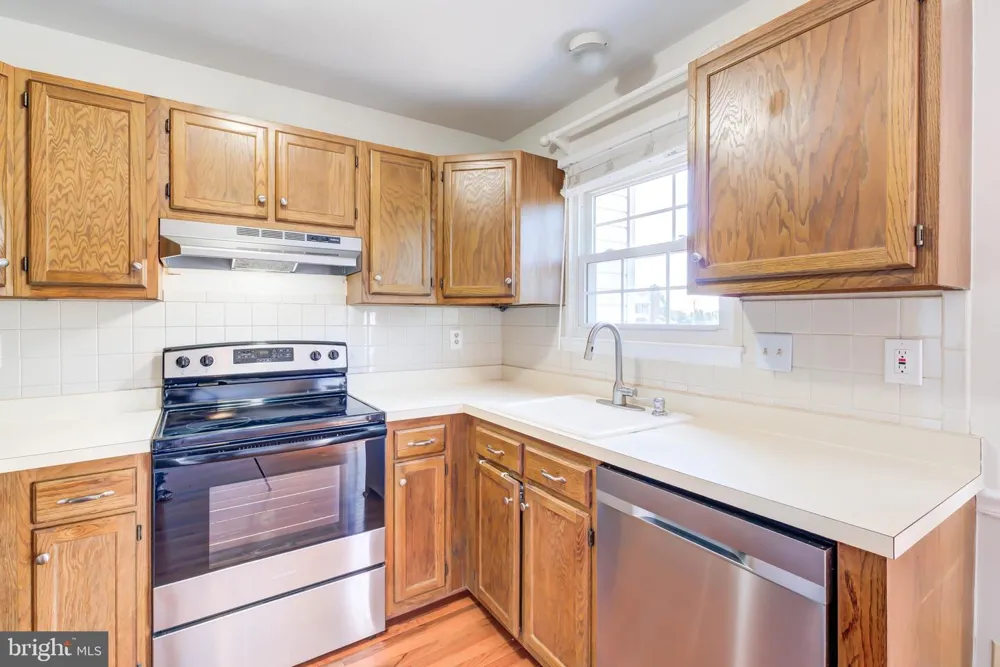 14536 CASTLEFORD COURT Centreville, VA 20121