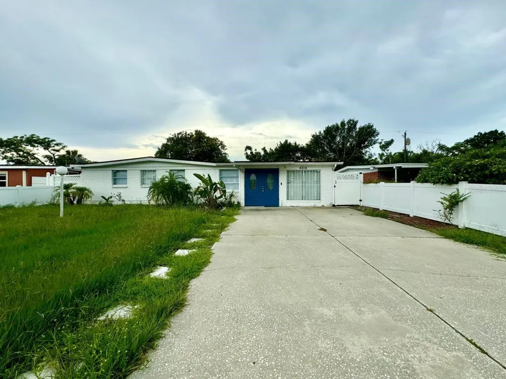 6816 W BURKE STREET Tampa, FL 33634