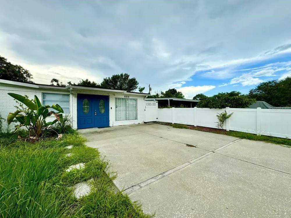 6816 W BURKE STREET Tampa, FL 33634