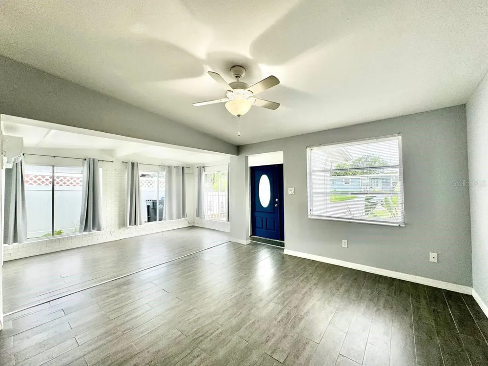 6816 W BURKE STREET Tampa, FL 33634