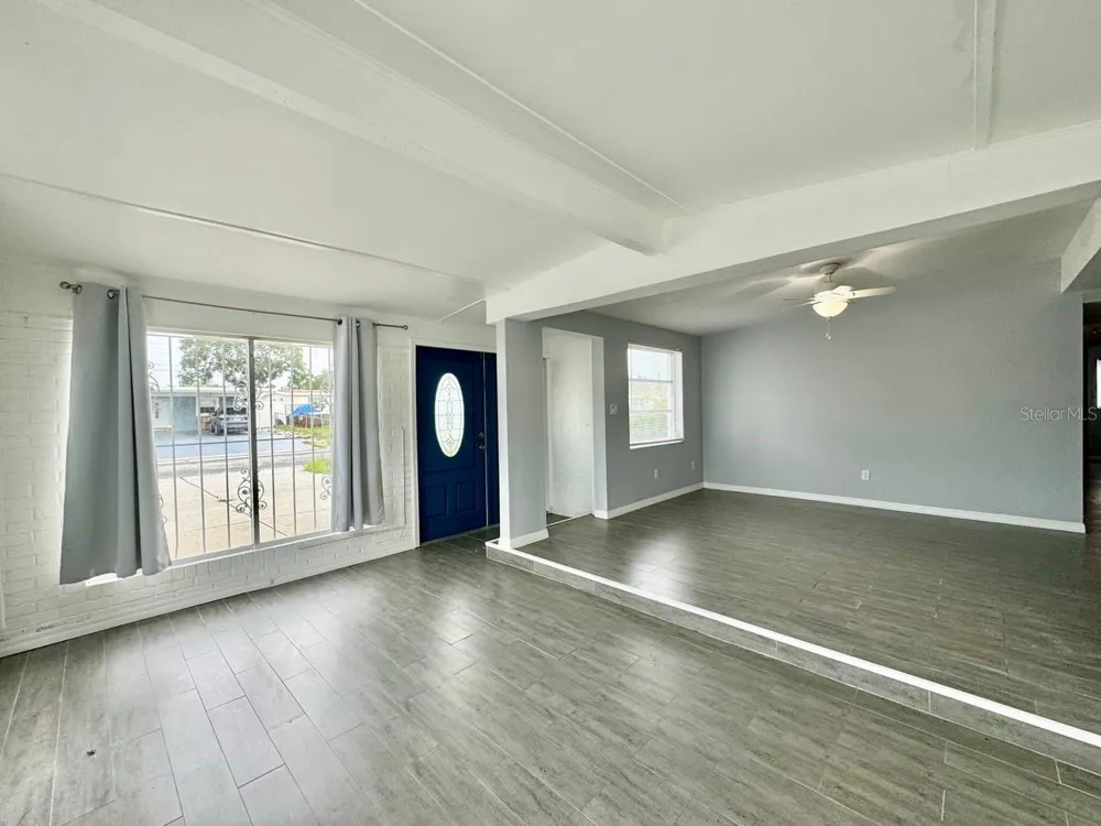 6816 W BURKE STREET Tampa, FL 33634
