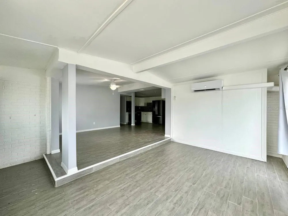 6816 W BURKE STREET Tampa, FL 33634