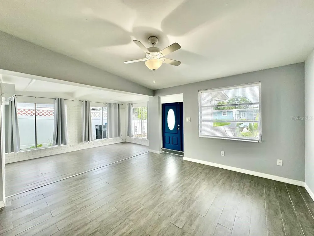 6816 W BURKE STREET Tampa, FL 33634