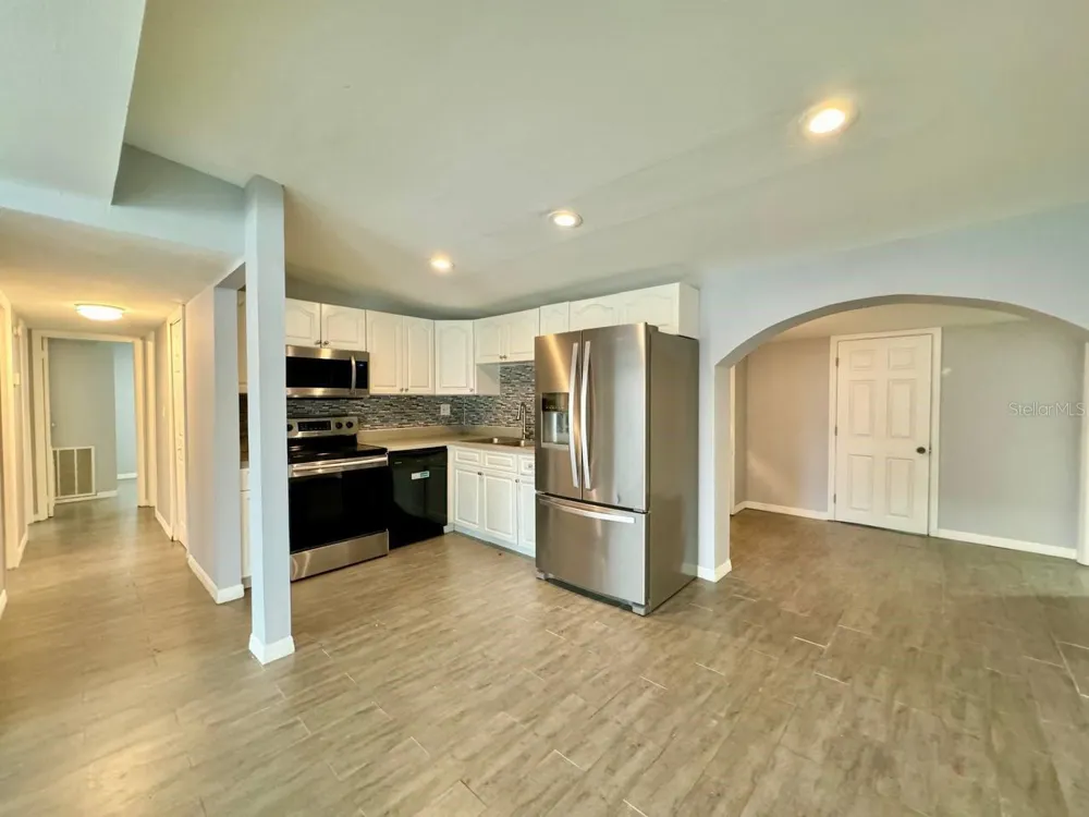 6816 W BURKE STREET Tampa, FL 33634