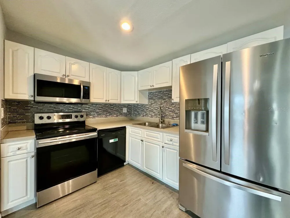 6816 W BURKE STREET Tampa, FL 33634