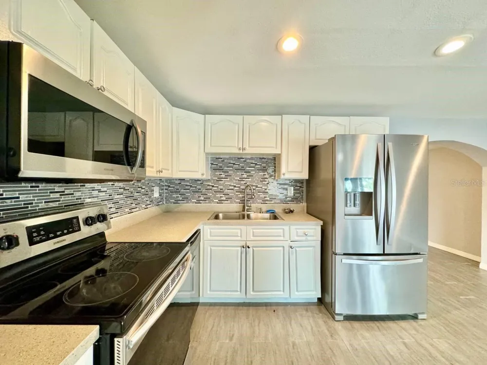 6816 W BURKE STREET Tampa, FL 33634