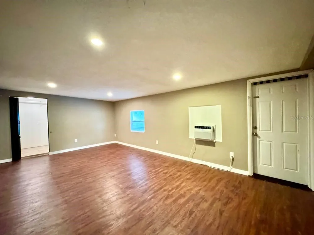 6816 W BURKE STREET Tampa, FL 33634