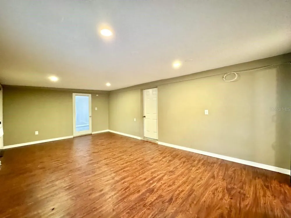 6816 W BURKE STREET Tampa, FL 33634