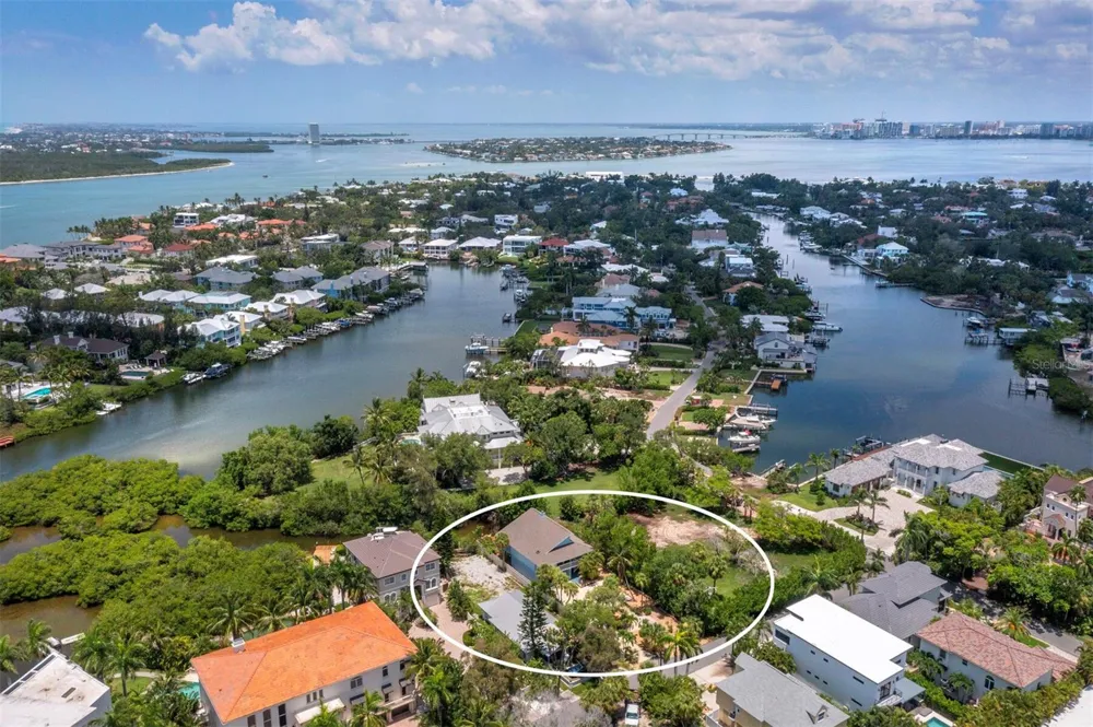 4114 ROBERTS POINT CIRCLE Sarasota, FL 34242