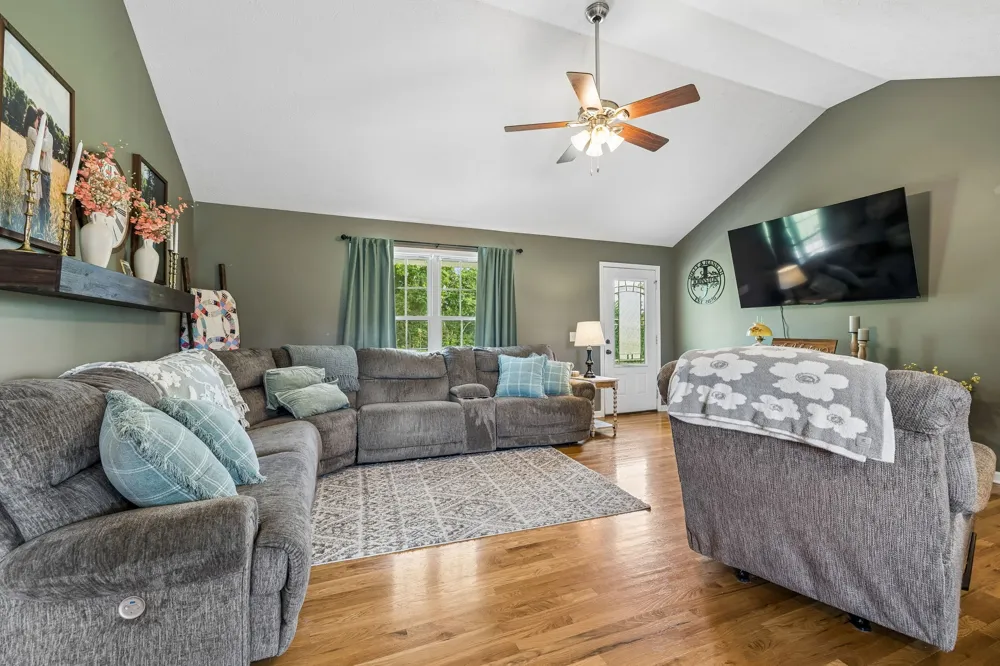 420 Douglas Ln Lafayette, TN 37083