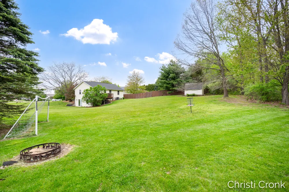8414 Windstone Drive NE Rockford, MI 49341