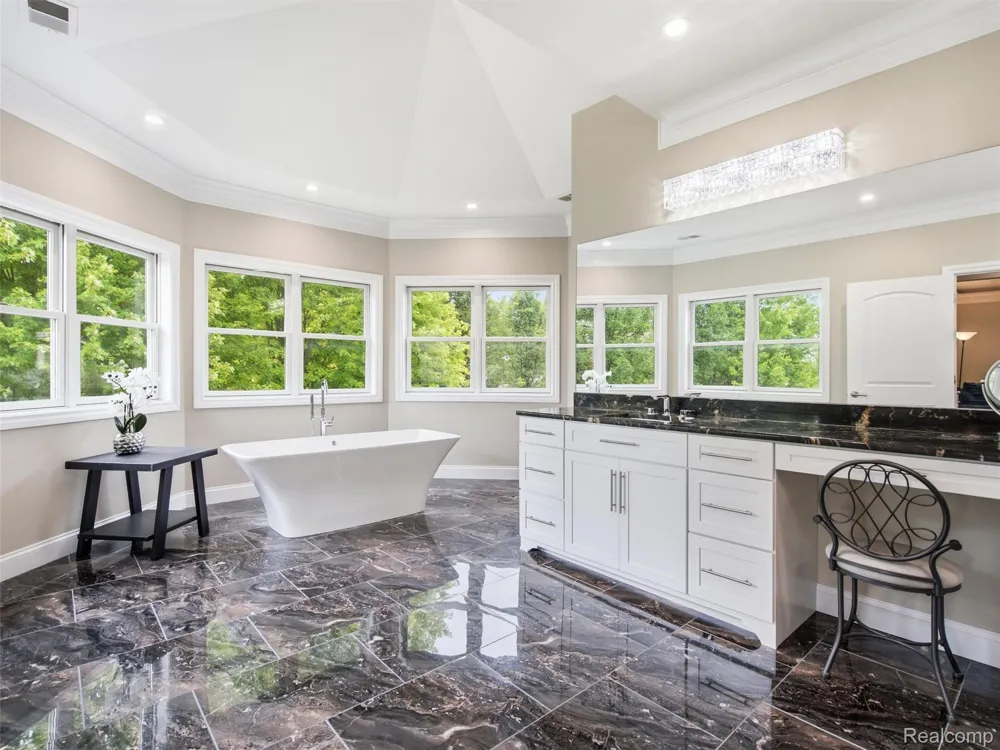 2365 Melton Drive Howell City, MI 48843