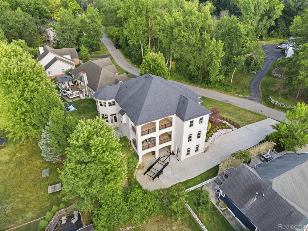 2365 Melton Drive Howell City, MI 48843