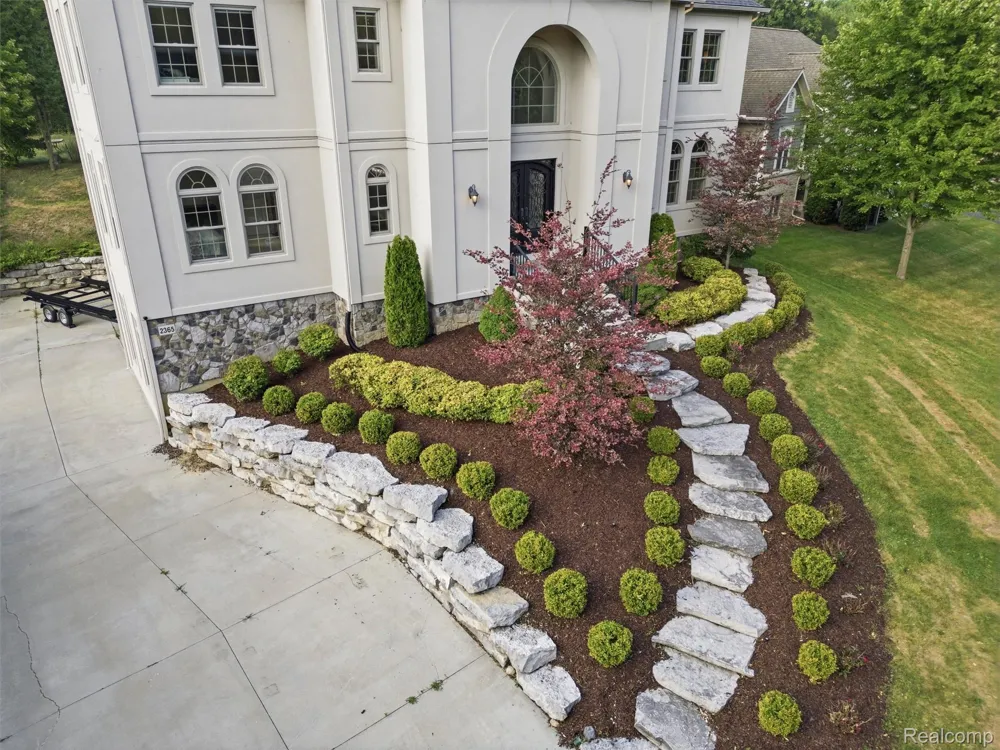 2365 Melton Drive Howell City, MI 48843