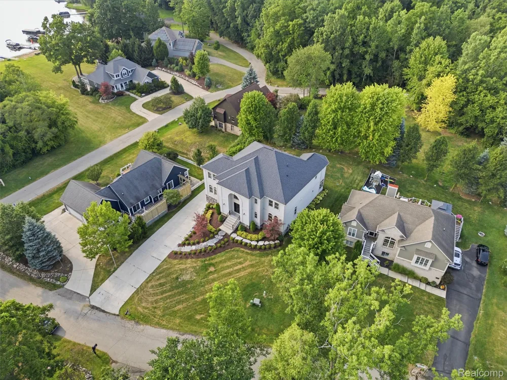 2365 Melton Drive Howell City, MI 48843