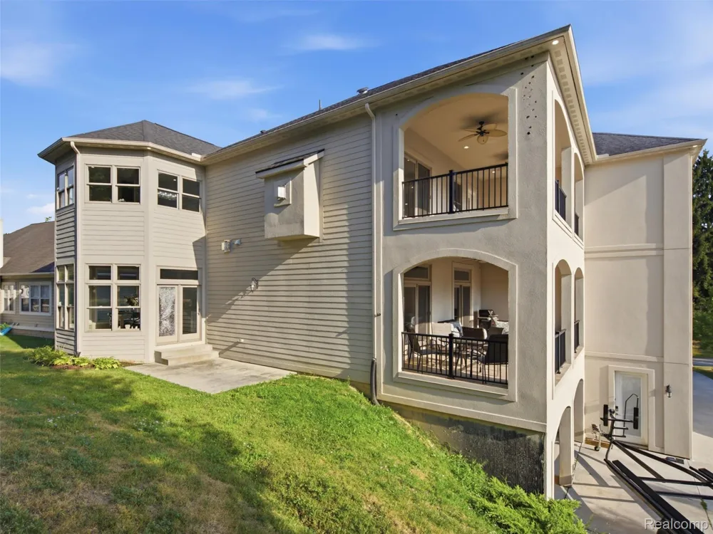 2365 Melton Drive Howell City, MI 48843