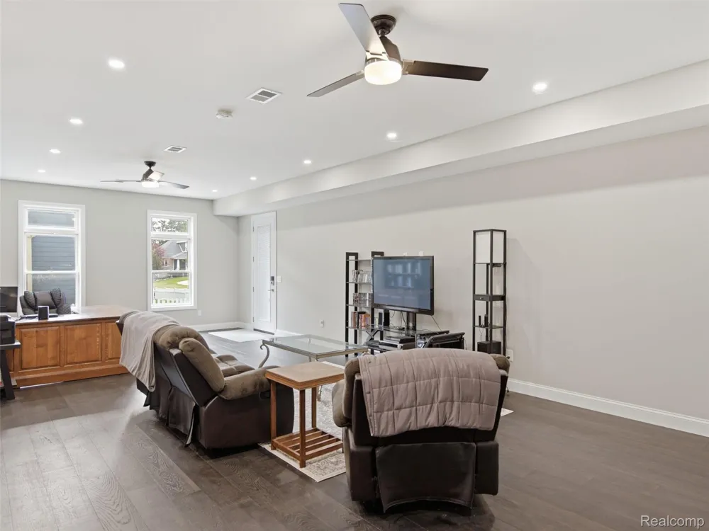 2365 Melton Drive Howell City, MI 48843