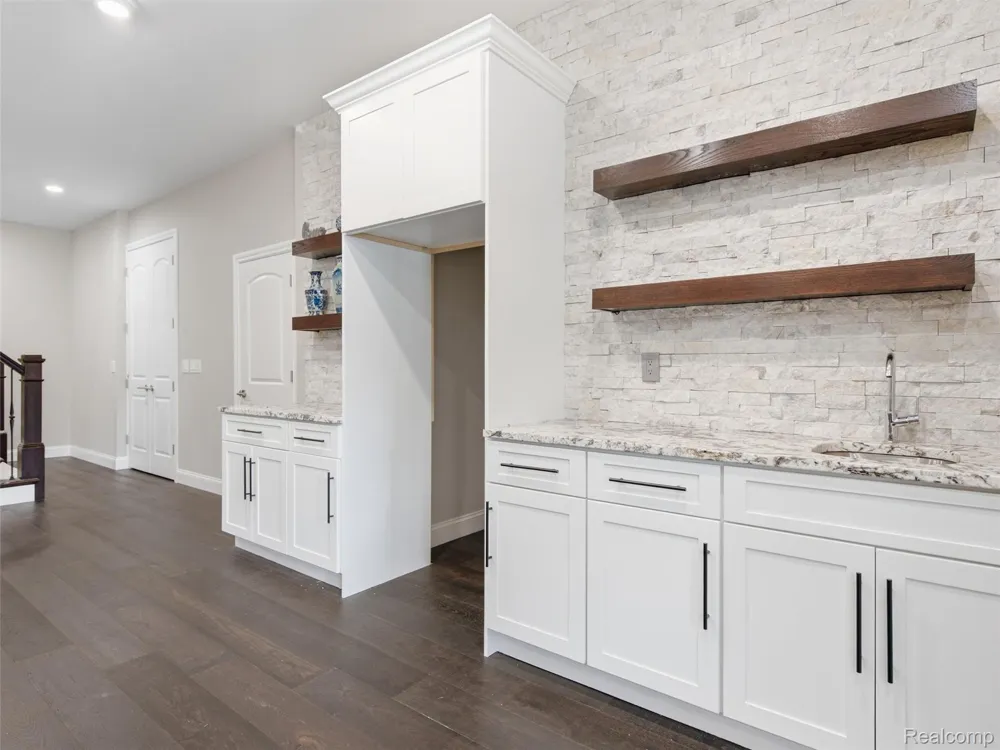 2365 Melton Drive Howell City, MI 48843