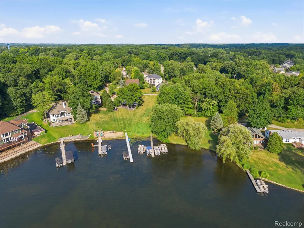 2365 Melton Drive Howell City, MI 48843