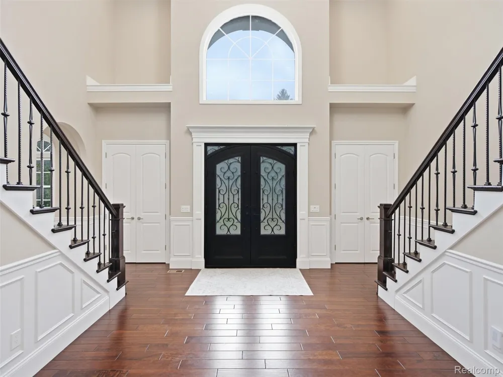 2365 Melton Drive Howell City, MI 48843
