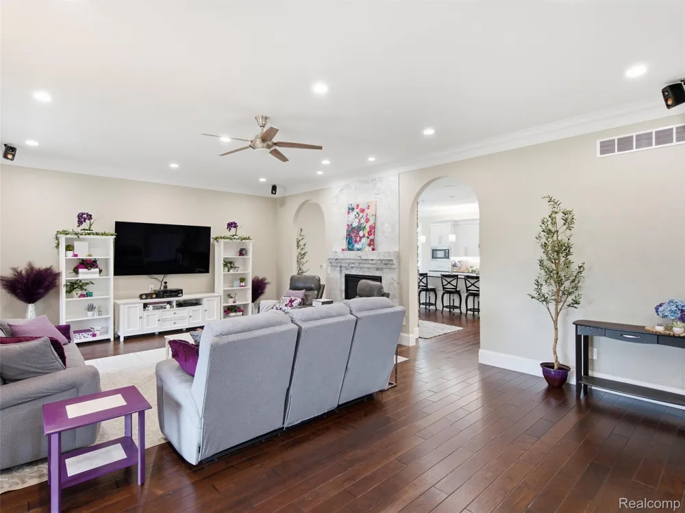 2365 Melton Drive Howell City, MI 48843