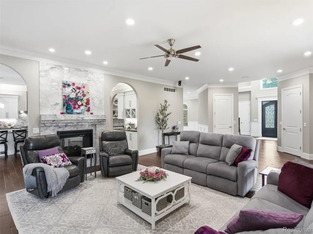 2365 Melton Drive Howell City, MI 48843