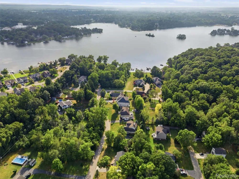2365 Melton Drive Howell City, MI 48843