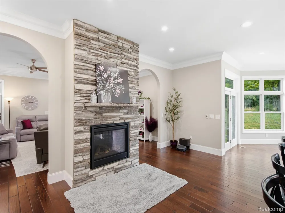 2365 Melton Drive Howell City, MI 48843