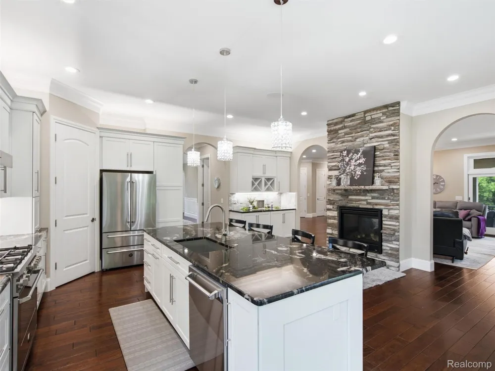 2365 Melton Drive Howell City, MI 48843