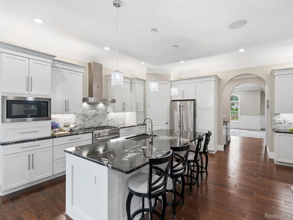 2365 Melton Drive Howell City, MI 48843