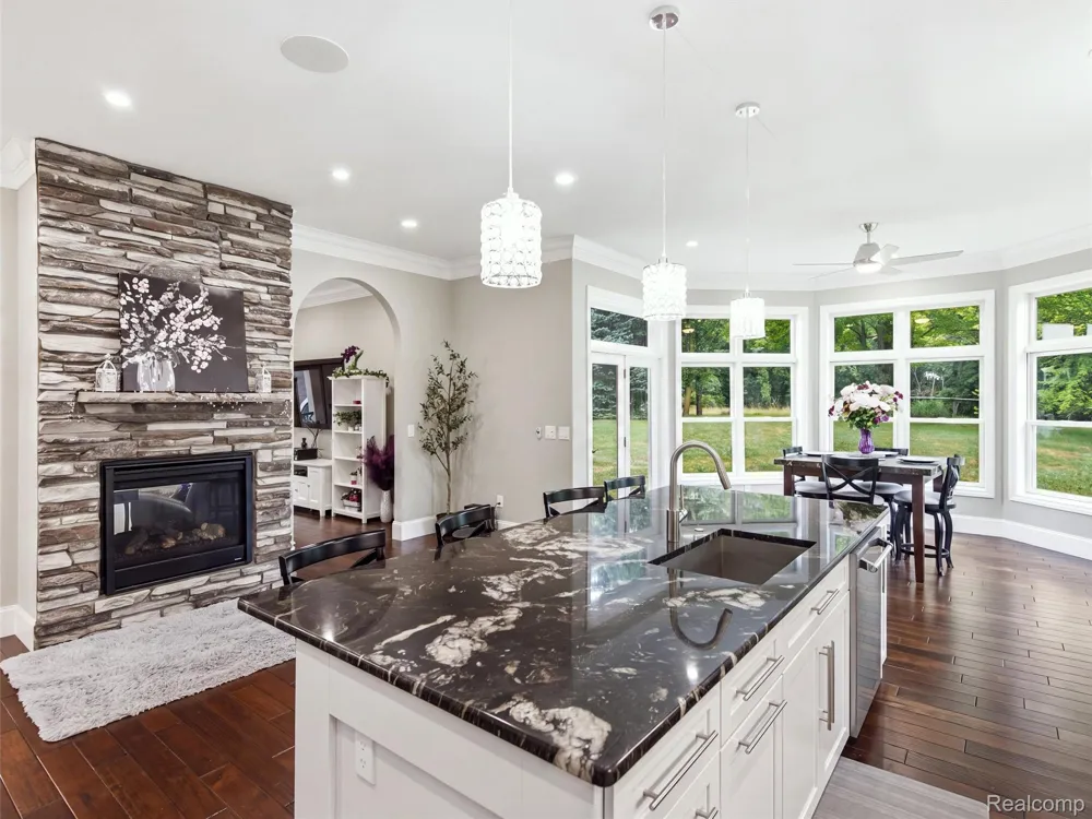 2365 Melton Drive Howell City, MI 48843