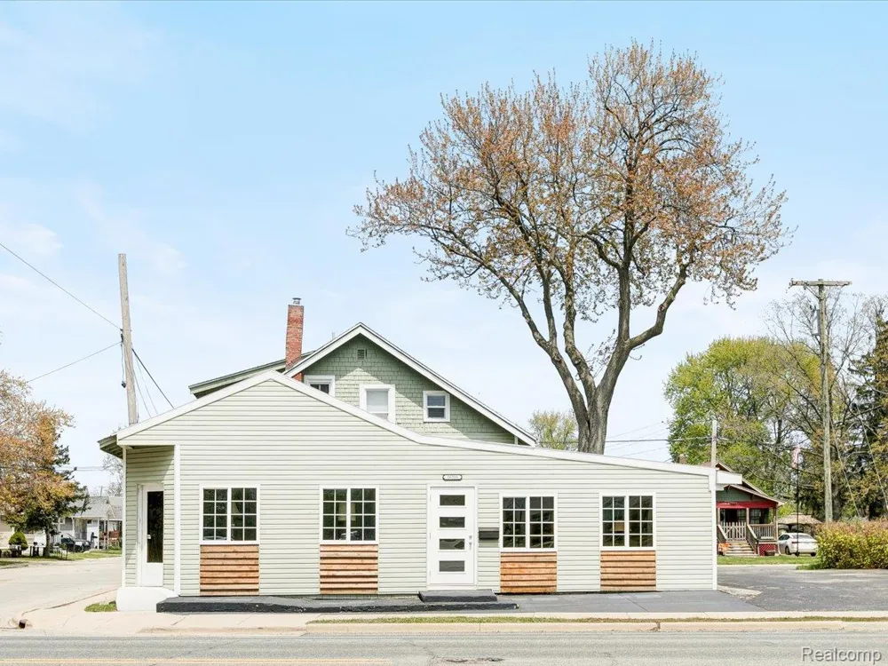 1639 LAPEER AVENUE Port Huron City, MI 48060