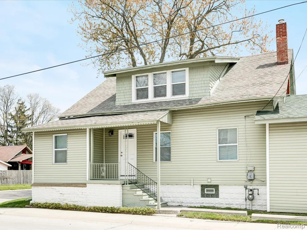 1639 LAPEER AVENUE Port Huron City, MI 48060
