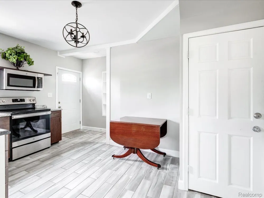 1639 LAPEER AVENUE Port Huron City, MI 48060