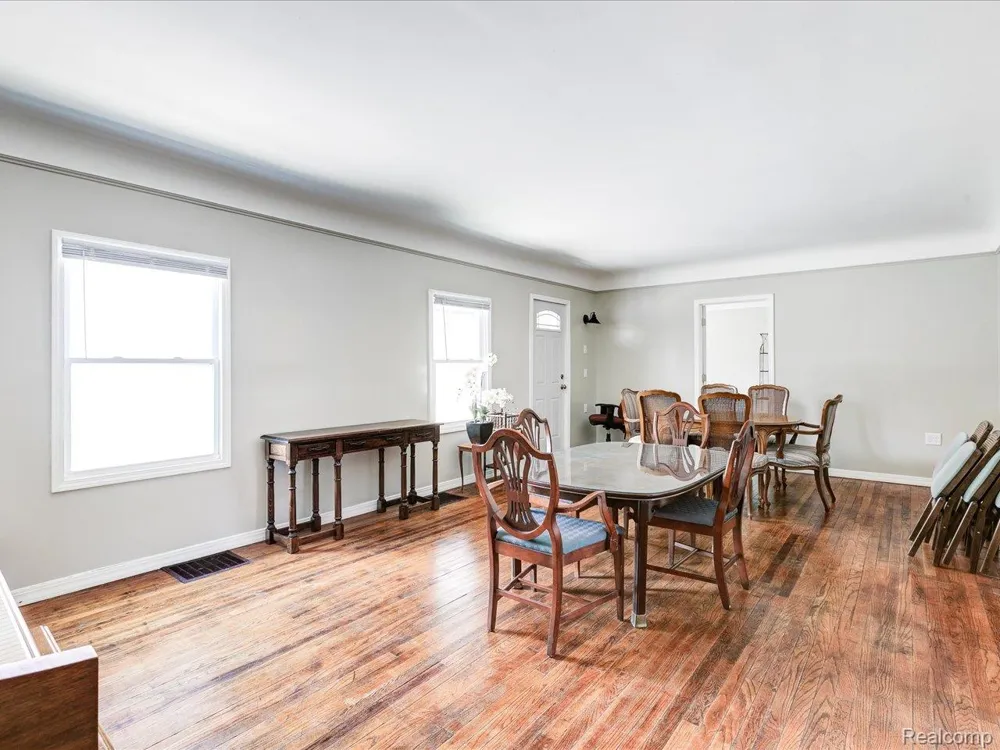 1639 LAPEER AVENUE Port Huron City, MI 48060