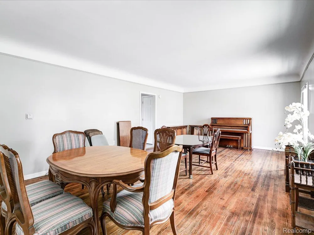 1639 LAPEER AVENUE Port Huron City, MI 48060