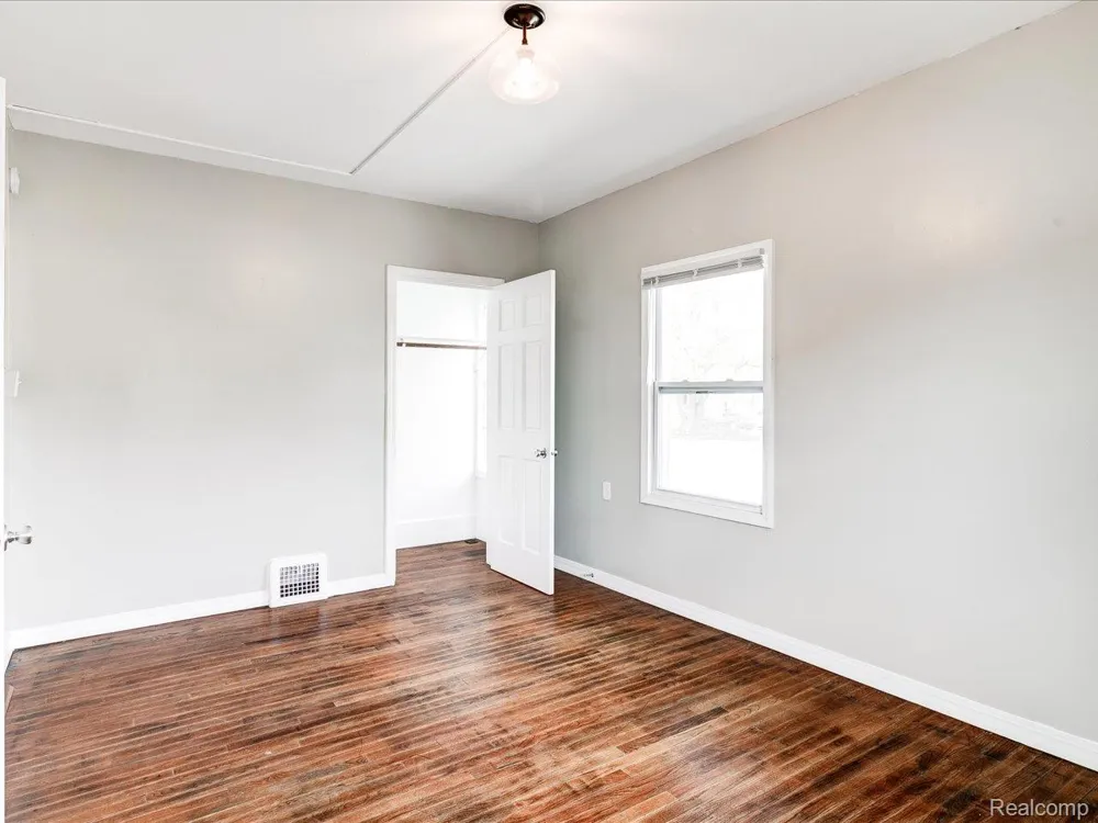 1639 LAPEER AVENUE Port Huron City, MI 48060